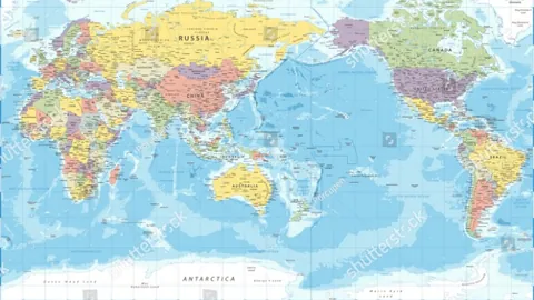 虹口足球場地铁站展示“江苏队夺冠”宣传海报