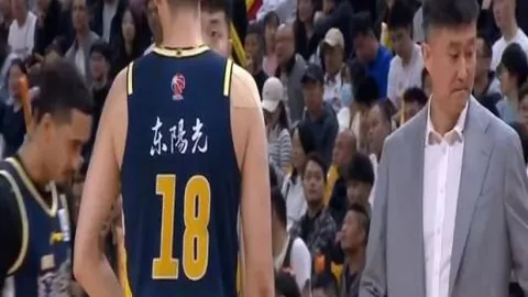 库里独得34分 勇士客场逆转胜公牛